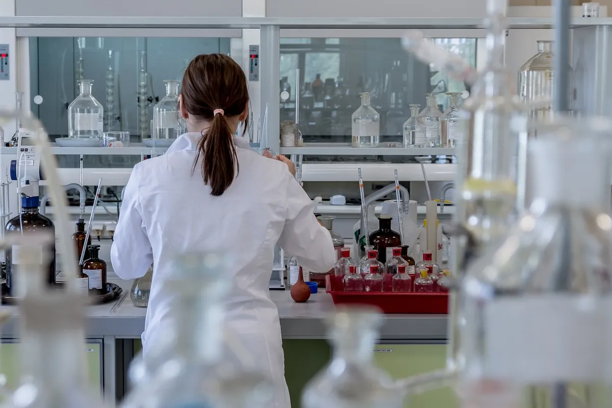 laboratory, analysis, chemistry, research, chemist, lab, phd, diagnostics, hospital, test tubes, medical, doctor, medic, tests, treatment, diagnostician, health