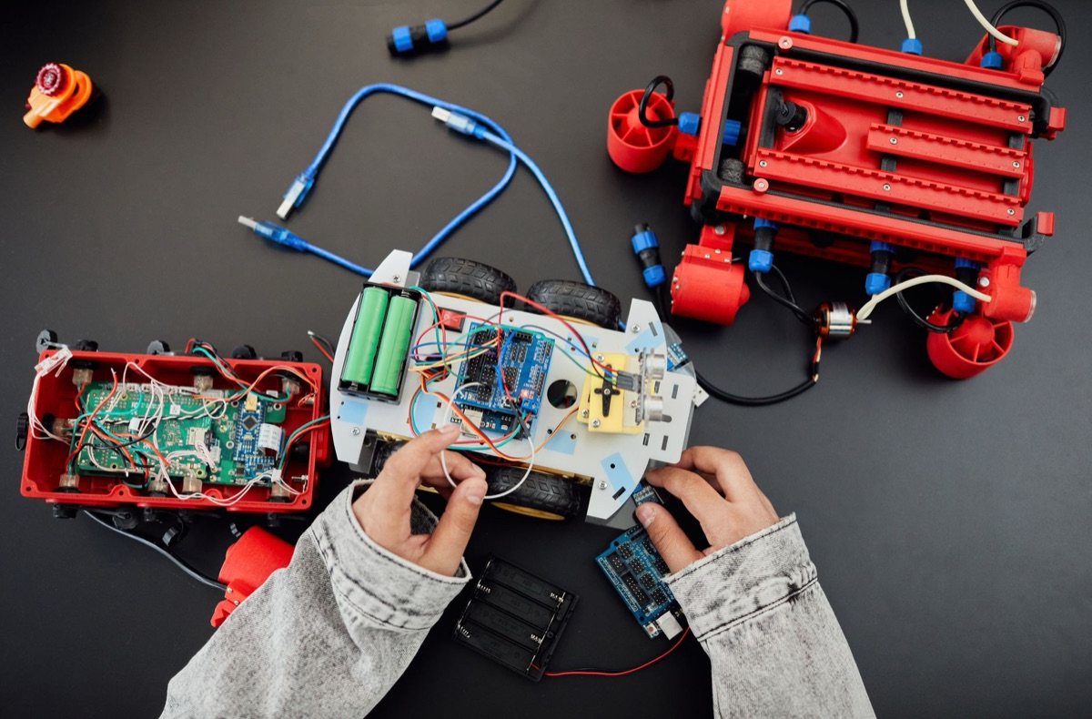 Roboot in werkzaamheid met tools