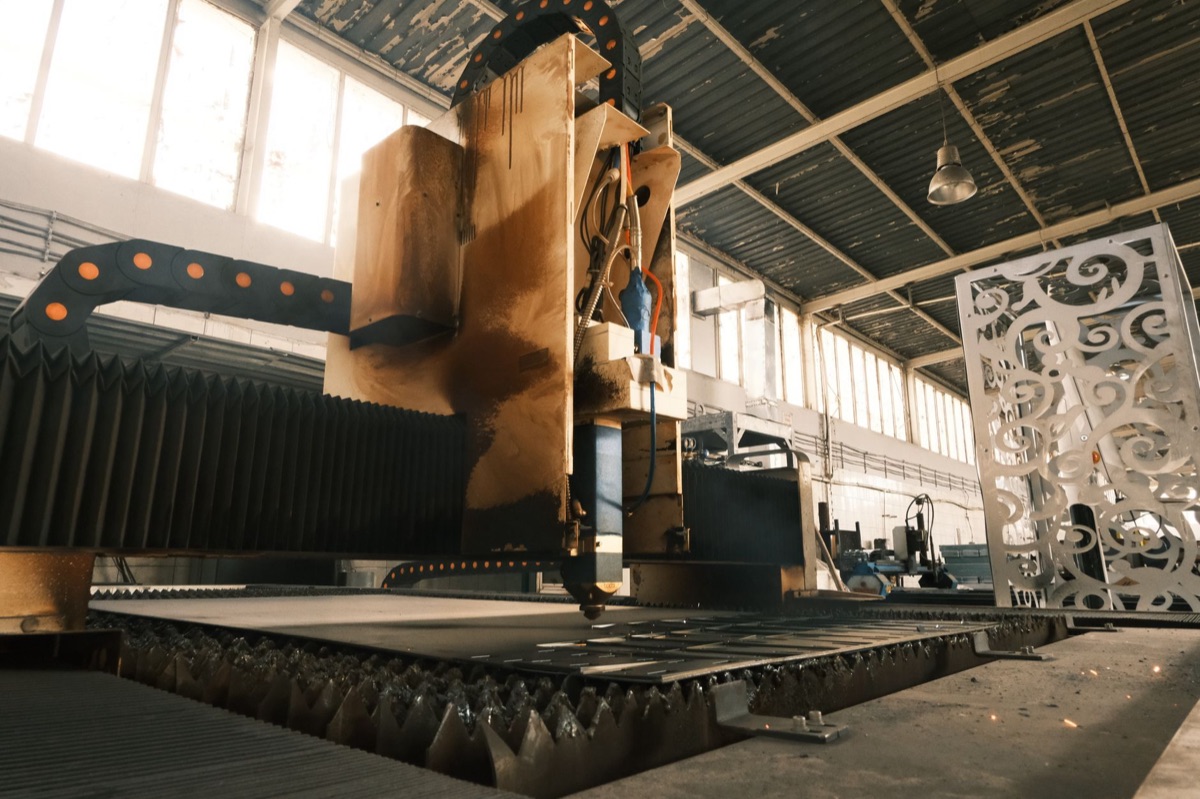Roboter in Industrieanlage
