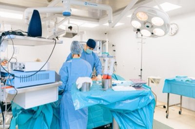 Medizin-Technik: Guide zur Integration von KI in Kliniken