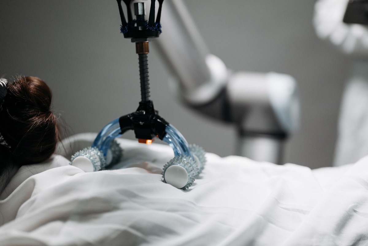 Cómo la IA revoluciona la medicina con robótica y alta preci